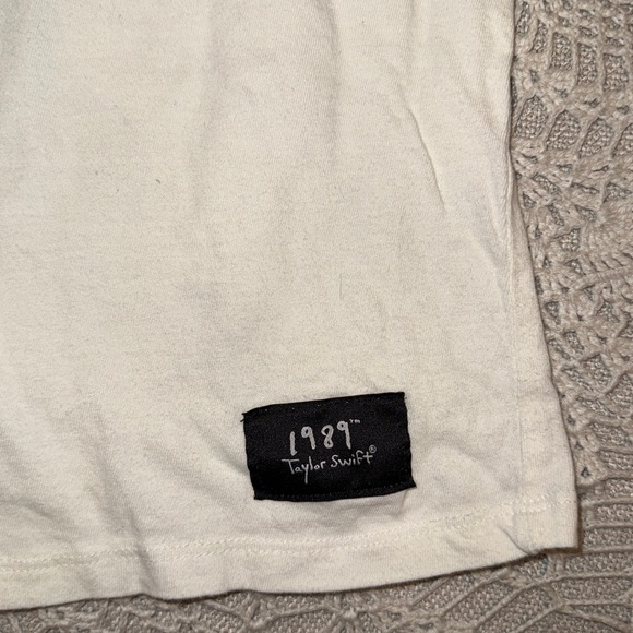 Taylor Swift 1989 Tour T-Shirt - Picture 2 of 4